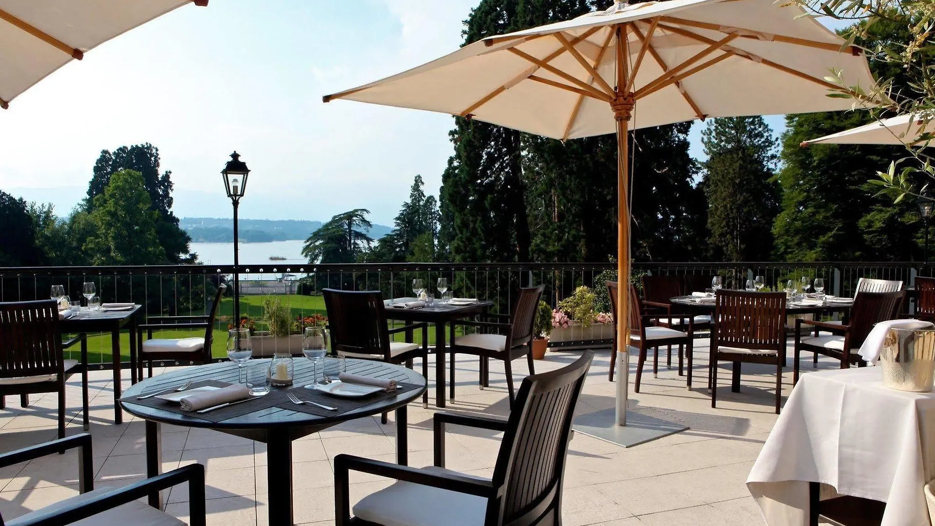 Hotel Residence Parc Des Eaux Vives Geneva 4*,