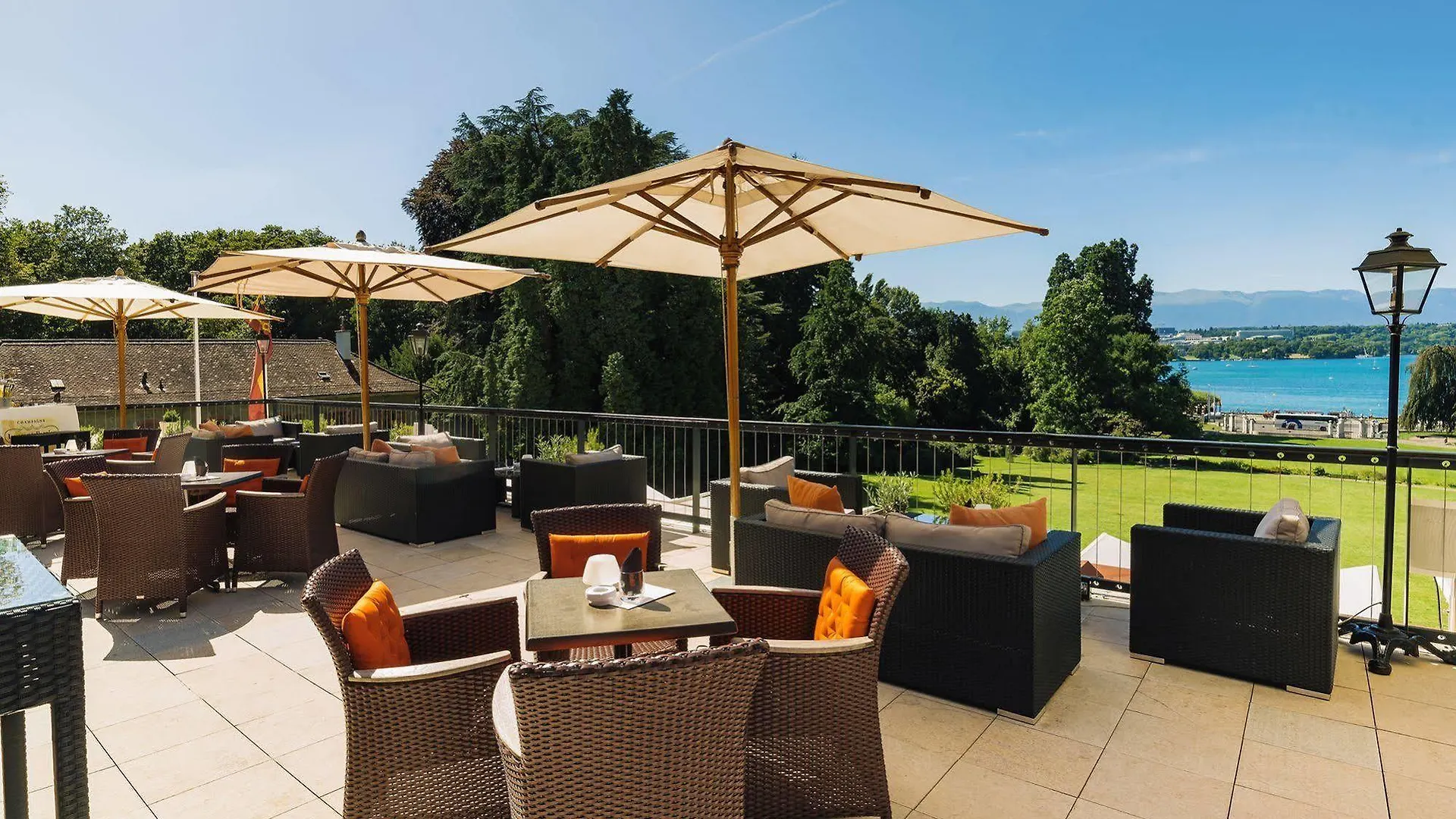 Hotel Residence Parc Des Eaux Vives Geneva 4*,